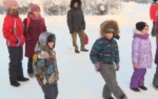 Праздник в честь Дня рождения профсоюза ПНТЗ помогли организовать депутаты-единороссы