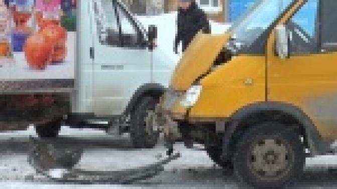 На Ватутина произошло ДТП с участием пассажирской ГАЗели