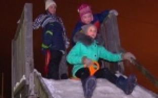 Не придется скучать во время прогулок детям, живущим в поселке Самстрой