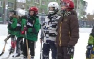 Турнир по хоккею среди дворовых клубов прошел в Первоуральске