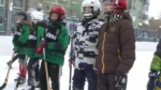Турнир по хоккею среди дворовых клубов прошел в Первоуральске