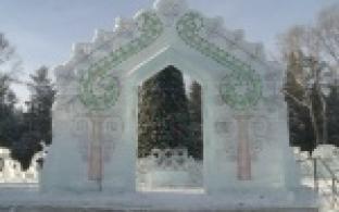 Ледовый городок в парке можно сравнить с произведением искусства
