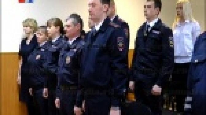 Более полусотни первоуральских полицейских сегодня получили благодарности от руководителя городской избирательной комиссии