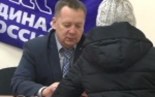 Если не новогоднего чуда, то реальной помощи ждут первоуральцы от депутатов, когда приходят к ним на прием