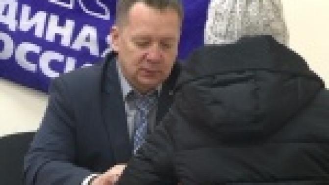 Если не новогоднего чуда, то реальной помощи ждут первоуральцы от депутатов, когда приходят к ним на прием