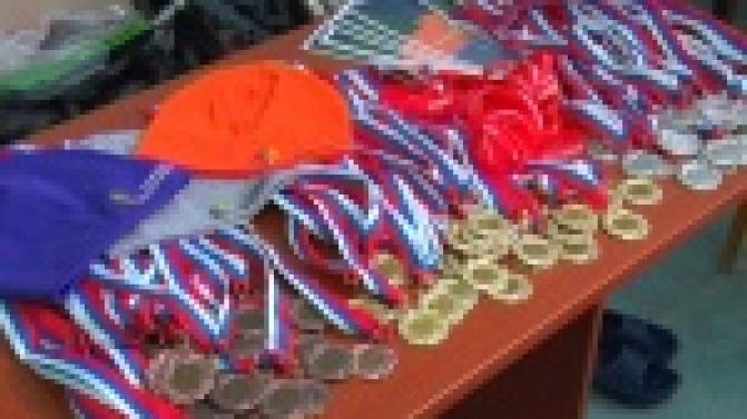 Около 300 спортсменов встали на путь чемпиона