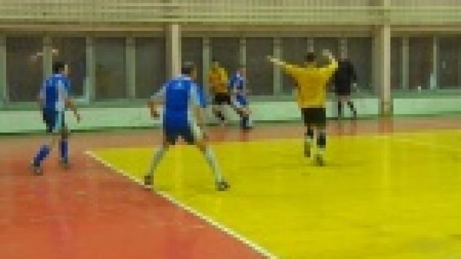 В Первоуральске продолжается первенство города по мини-футболу