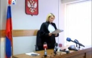 В нашем городе болельщик попал под суд за то, что хотел расцеловать хоккеиста во время матча