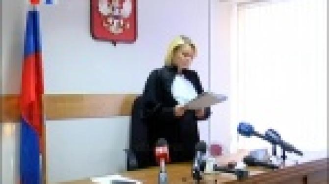 В нашем городе болельщик попал под суд за то, что хотел расцеловать хоккеиста во время матча
