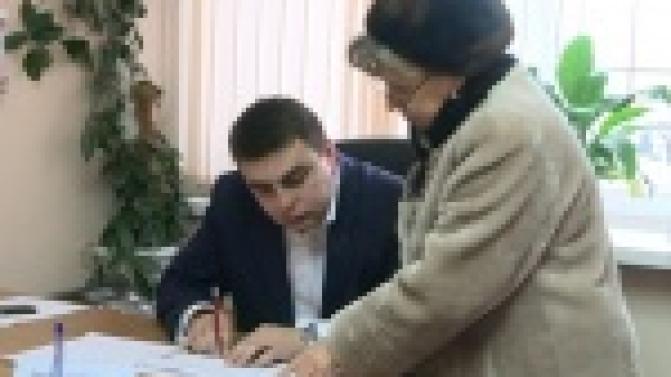 В день конституции чиновники принимали горожан