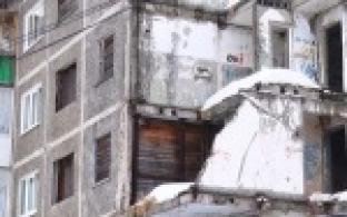 Первоуральская администрация приступила к восстановлению аварийного дома  в Вересовке