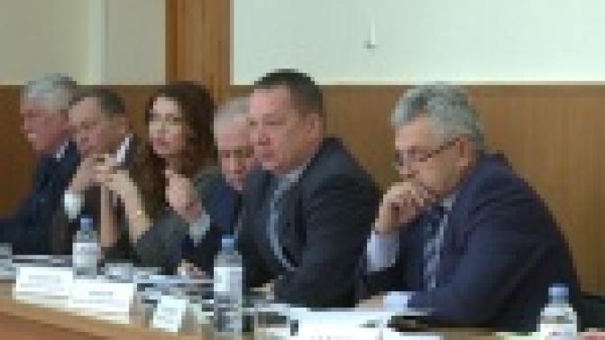 На очередном заседании Думы депутаты рассмотрели проект бюджета города на 2017 год
