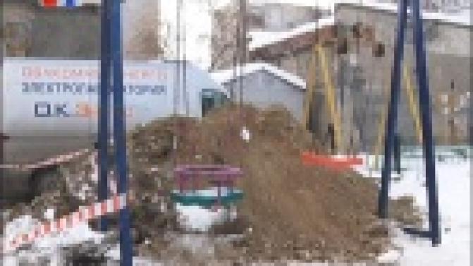 Депутаты фракции "Единая Россия" обеспокоены состоянием детской площадки на проспекте Космонавтов