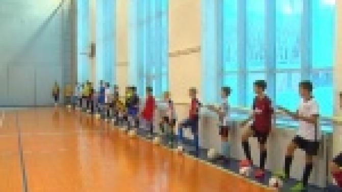 На Хромпике прошла тренировка детей с футболистами "Урала"