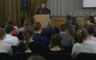 Старшеклассникам второй школы рассказали о военной службе