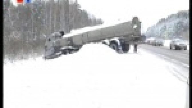 Непростые погодные условия и невнимательность одного из водителей стали причиной столкновения "Газели" и фуры