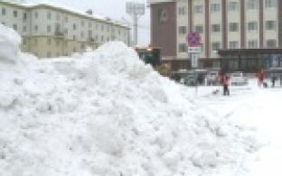 Настоящая стихия накрыла Средний Урал, город утонул в снегу