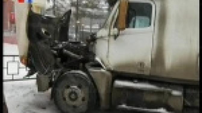 Три машины в одном ДТП