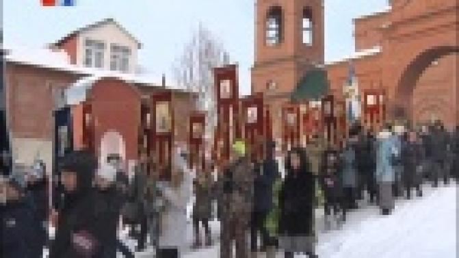 Несколько километров пешком преодолели сотни первоуральцев