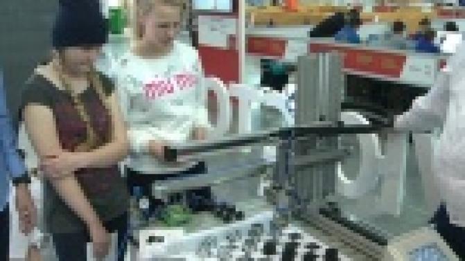 Участникам и гостям национального чемпионата рабочих профессий WorldSkills Hi Tech Белые металлурги предложили погрузиться в мир современных технологий