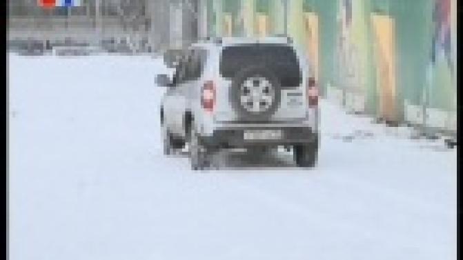 На стадионе "Уральский Трубник" приступили к работам по подготовке льда