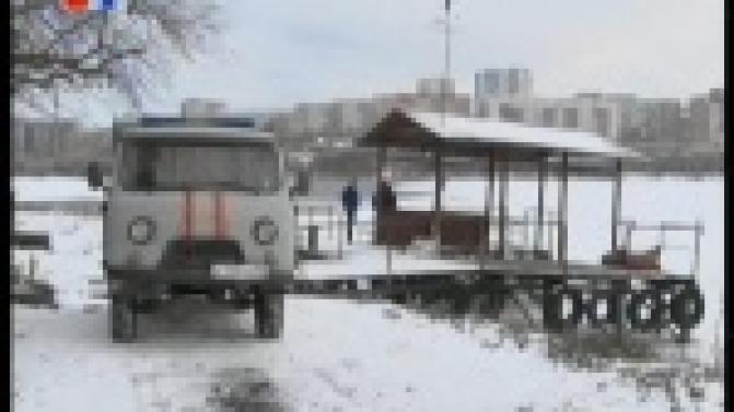 На тонком льду Верхнего пруда оказались трёхлетняя девочка и её семилетний брат