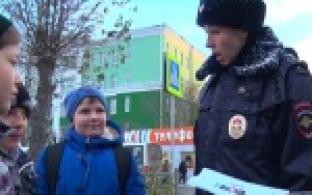 Рассказать первоуральцам о правилах поведения на дороге решили ученики 32-ой школы