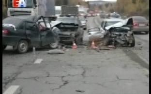 Невнимательность на дороге стала причиной столкновения сразу четырёх автомобилей