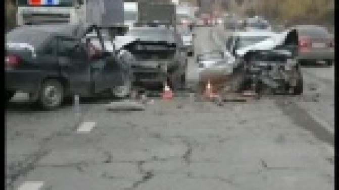 Невнимательность на дороге стала причиной столкновения сразу четырёх автомобилей