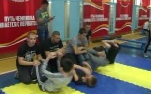 Состязались в гибкости и выносливости более 100 первокурскников