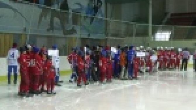 После долгих лет перерыва в Первоуральске стартовал Всероссийский турнир по мини-хоккею среди юношей