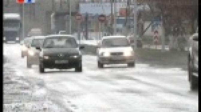 Автоинспекторы просят водителей и пешеходов быть осторожнее.