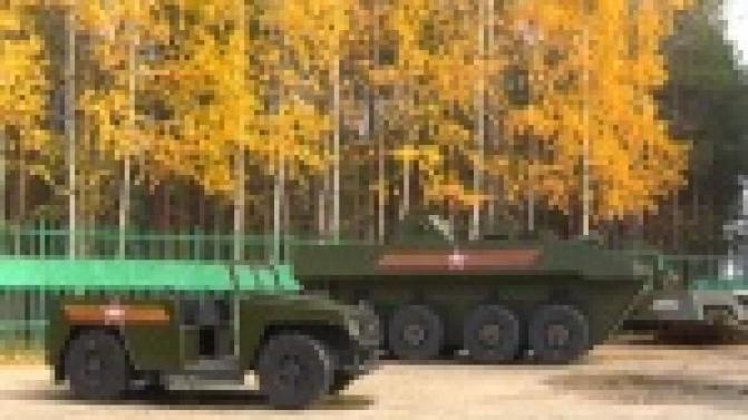 Для влюбленных - аллея, для детворы - танки