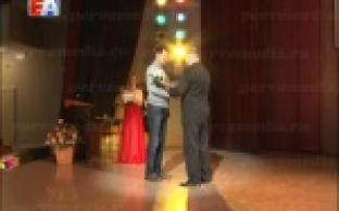 Широко и беззаботно улыбаются сегодня и работники коммунальной сферы