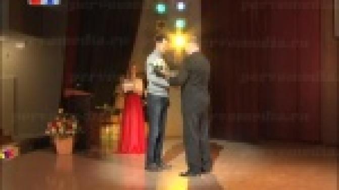 Широко и беззаботно улыбаются сегодня и работники коммунальной сферы