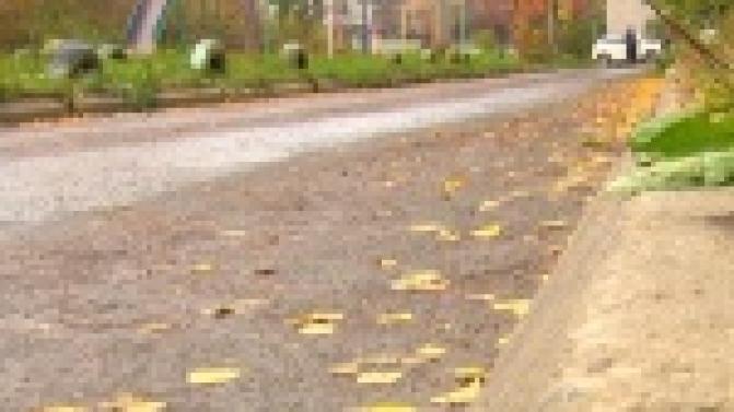 Жители домов на улице Прокатчиков страдают от слишком интенсивного движения транспорта во дворах