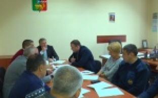 Восстановить освещение и обеспечить безопасность болельщиков