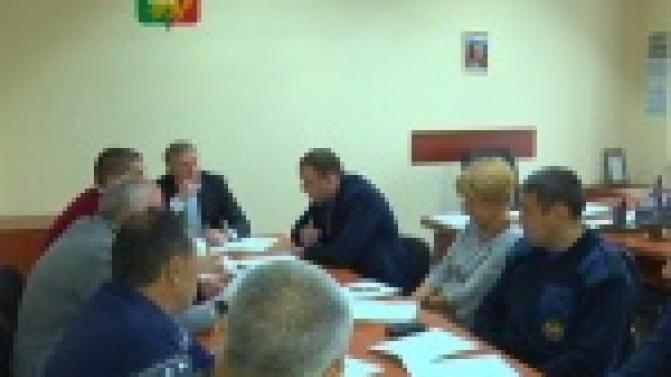 Восстановить освещение и обеспечить безопасность болельщиков