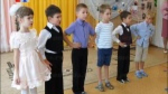 С днем пожилого человека своих бабушек и дедушек поздравили востпитанники одного из детских садов Первоуральска