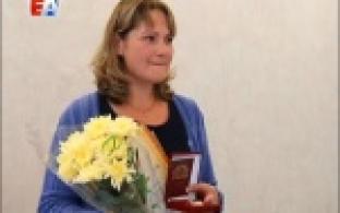 В здании ДК ПНТЗ прошло очередное вручение знаков отличия парам, которые уже полвека вместе.