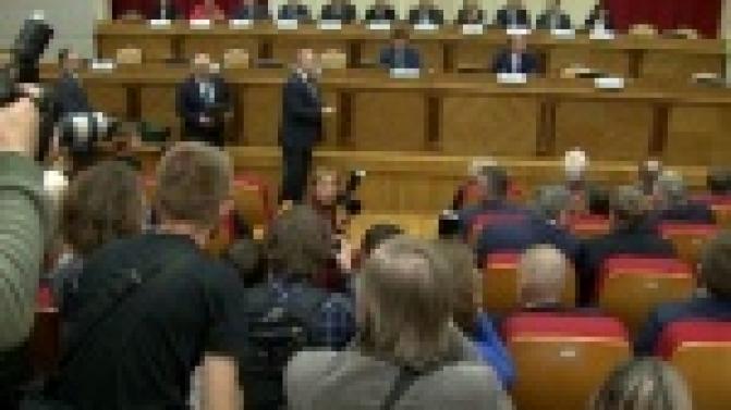 Губернатор Cвердловской области вручил удостоверения вновь избранным депутатам Законодательного собрания