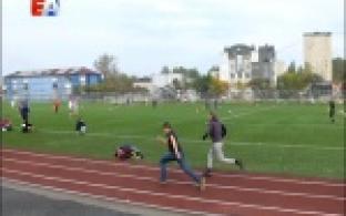 Первоуральские студенты соревнуются на беговой дорожке и на футбольном поле