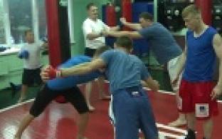 С чемпионом и обладателем трех поясов встретились начинающие тайские боксеры