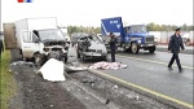 Один человек погиб и ещё двое пострадали в дорожной аварии на трассе "Екатеринбург-Пермь"