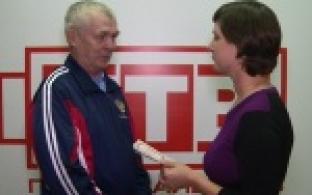 Приз от "Первоуральск ТВ" получает Александр Кабанов