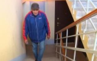 Из- за неразберихи между ресурсниками жители одной из городских многоэтажек уже неделю не могут пользоваться лифтом