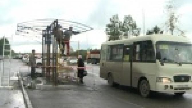 На улице Ленина рядом с  новостройками начали монтировать остановочный комплекс