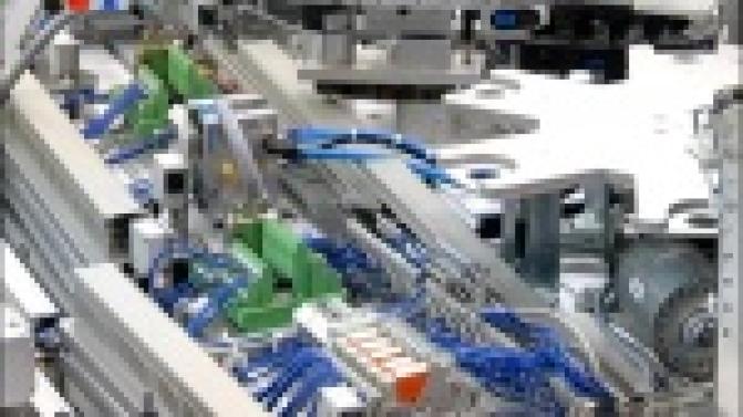 Первокурсники программы Будущее Белой металлургии за 1 день пробуют себя в роли сварщика, электромонтажника, токаря и даже управляют настоящим роботом