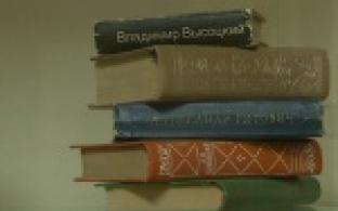 Десятки книг, которые без труда поместятся в карман собрали в одной из библиотек города