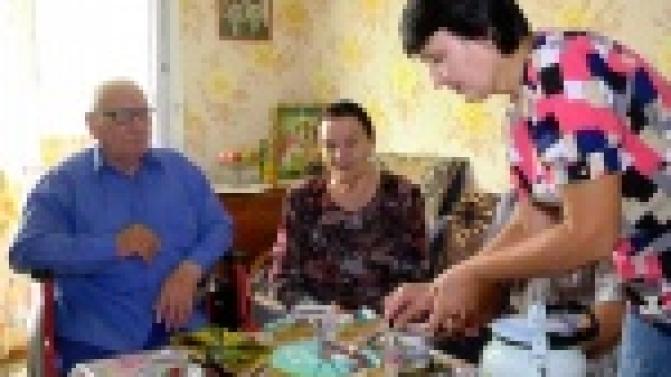 Народные избранники и новотрубники поздравляют бывших работников завода с днём пенсионера